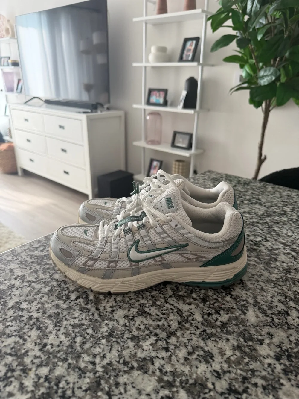 Nike P-6000 bicoastal green - 9 US women